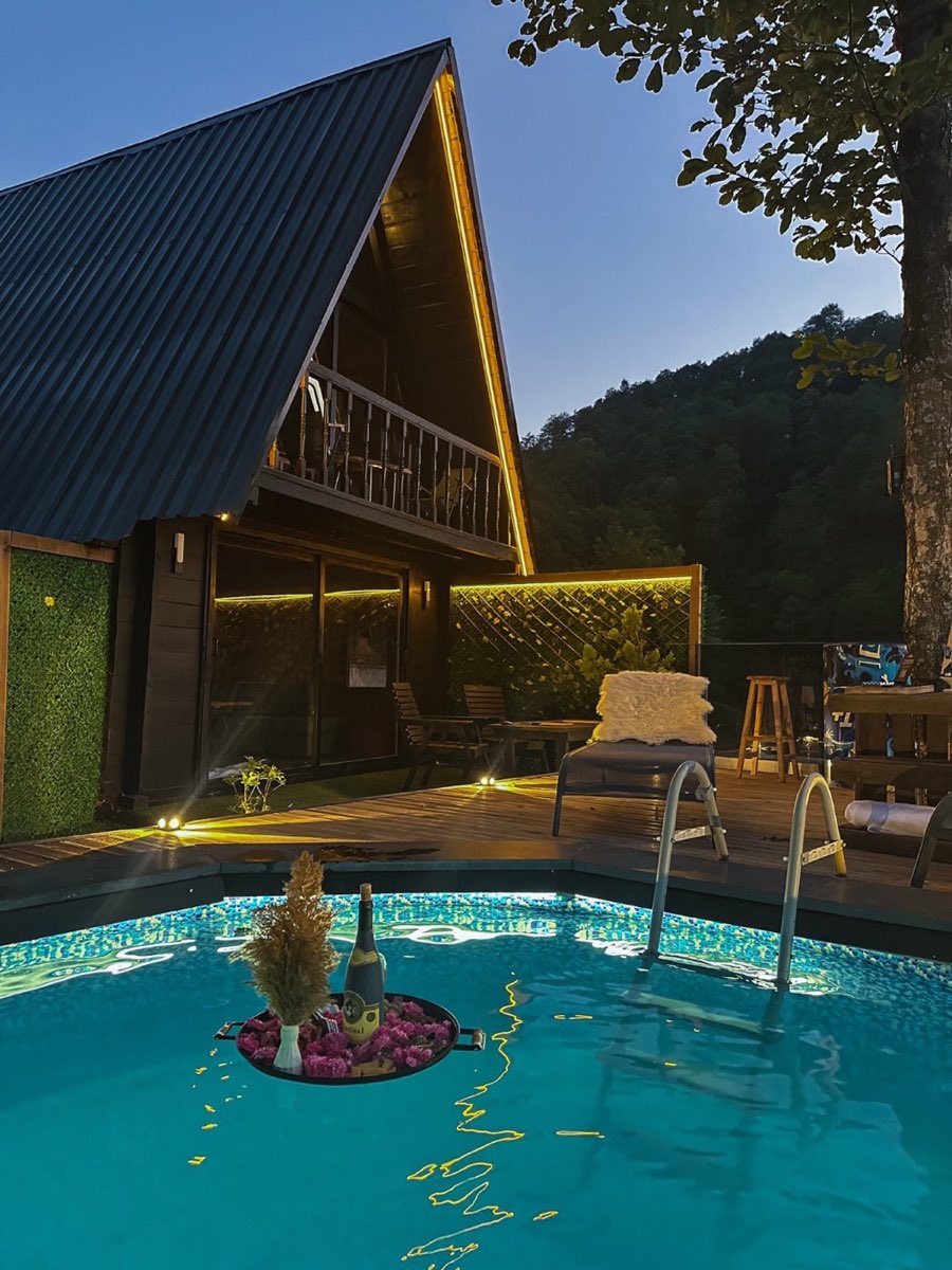 Zirve Pool Suit ısıtmalı özel havuz ve bahçe alanı